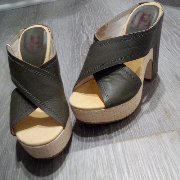 Vintage Criss Cross  Platform Leather  Wrapped Heel Sandals - Picture 2 of 16